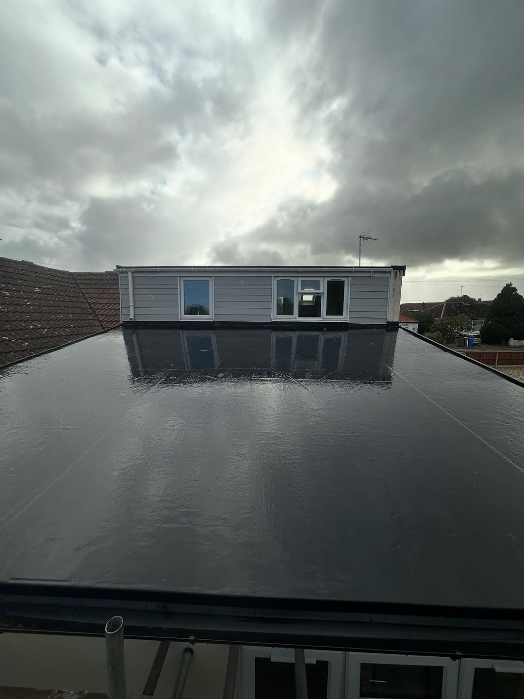 A tiled roof on at 6 degree pitch… seriously 🤷‍♂️

Stripped, boarded and flat roofed… how it should of been done in the first place 🔥